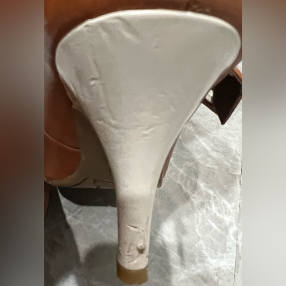 Kenneth Cole Reaction Mary Jane Peep Toe 3’ Heel Brown with White Strap Size 7 - Picture 6 of 11